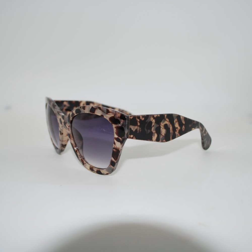 Banana Republic Ladies Sunglasses Oversized NEW !